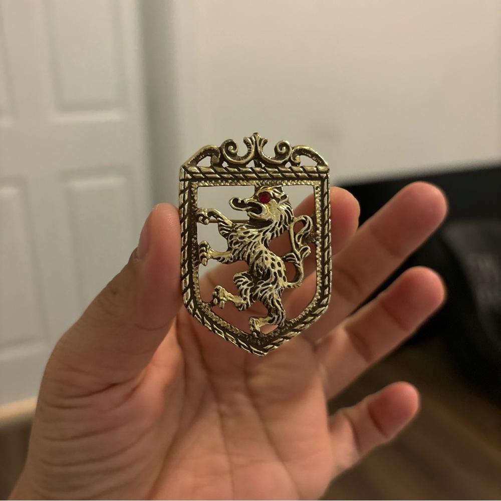 Sarah Coventry Vintage 1958 Griffon Royal Crest Heraldic Shield  2-1/8" X 1-3/8"